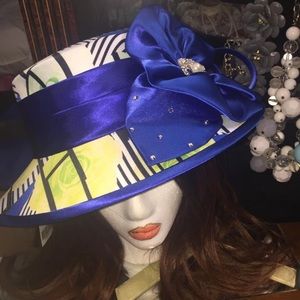 Beautiful & Classy Ladies Dressy Hat! 👒